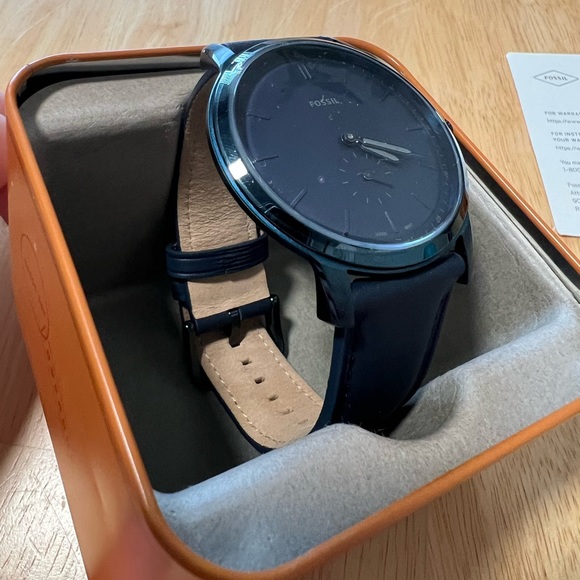 Fossil Minimalist Two-Handed Indigo Blue Leather Watch - Picture 3 of 14